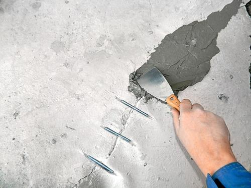 Допустимые трещины на штукатурке. Трещины в штукатурке, бетоне и кирпичной кладке: как правильно устранить проблему?