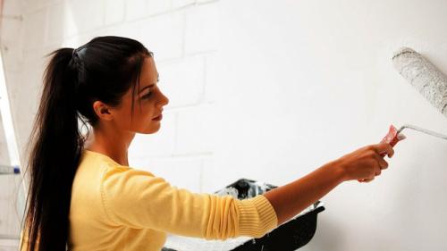 Как грунтовать стены под обои или покраску?