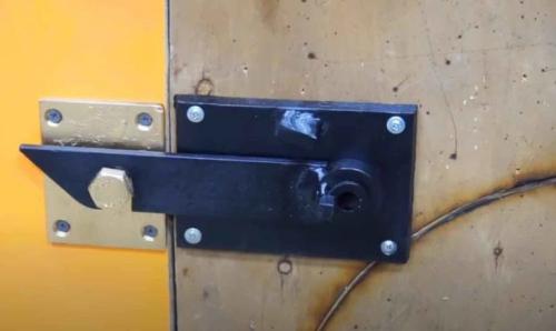 Как выпилить отверстие под замок в двери. Подготовительные работы 14