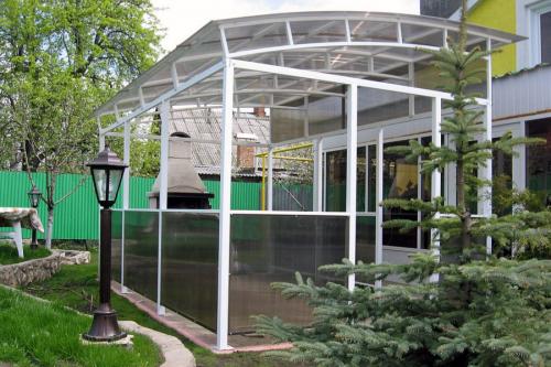 Навес из поликарбоната на деревянном каркасе. Навесы из поликарбоната — самостоятельное изготовление и особенности проектирования (100 фото)