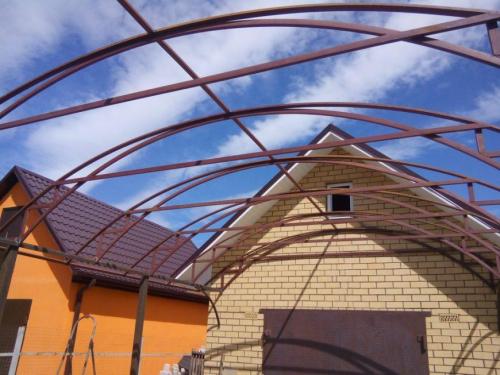 Навес из поликарбоната к дому. Как построить навес из поликарбоната своими руками — подробная инструкция возведения простых и сложных навесов (90 фото)