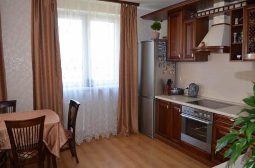 Что лучше постелить на пол на кухне. 7 лучших вариантов пола на кухне 13