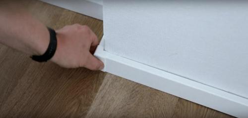 Какие плинтуса в моде. Виды напольных плинтусов —, какой выбрать, как подобрать под цвет пола и дверей? Достоинства и недостатки основных разновидностей