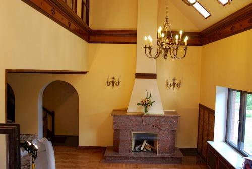 Какие бывают плинтуса для пола и потолка. Потолочный и напольный плинтус: как выбрать подходящую модель 09 Какие бывают плинтуса для пола и потолка. Потолочный и напольный плинтус: как выбрать подходящую модель 09