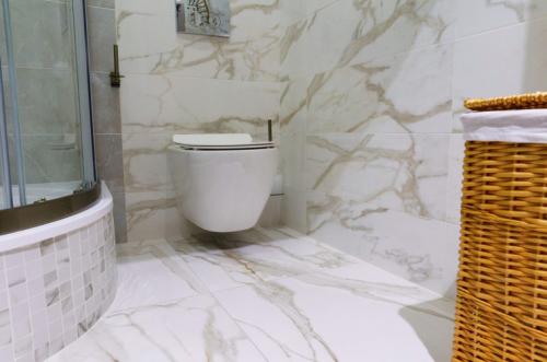 Какой пол в квартире лучше делать. Что лучше положить на пол в квартире?