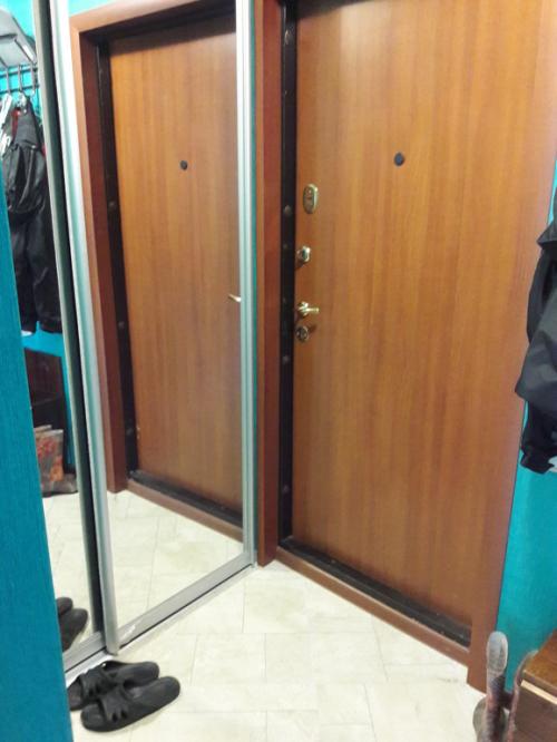 Цвет плинтуса под серые стены. помогите с цветом плинтуса!