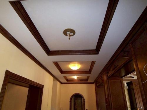 Популярные виды плинтусов для пола и потолка. Плинтус в интерьере: для чего он нужен 04