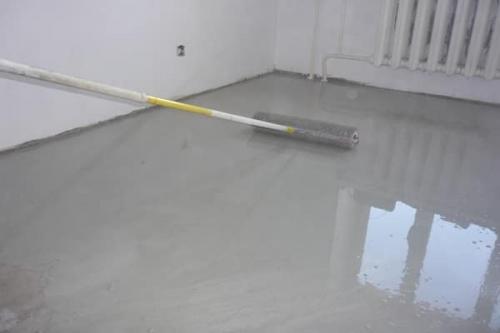 Как положить линолеум на неровный деревянный пол. Заливание деревянного основания самовыравнивающейся смесью