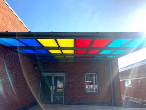 Какой толщины должен быть поликарбонат для навеса. Листы поликарбоната для навеса