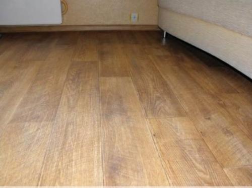 Как стелить линолеум с рисунком под ламинат. Имитация ламинированных покрытий – особенности декора