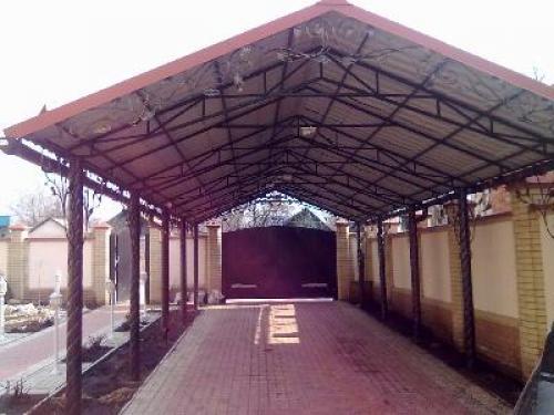 Навес для машины из поликарбоната односкатный. Разновидности навесов 19