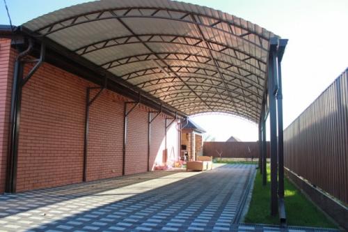 Навес для машины из поликарбоната односкатный. Разновидности навесов