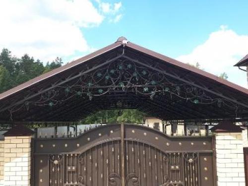 Навес для машины из поликарбоната односкатный. Разновидности навесов 17