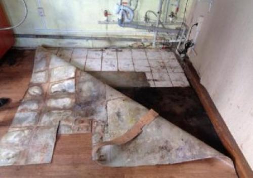 Когда можно ставить мебель на линолеум. Замена линолеума без выноса мебели