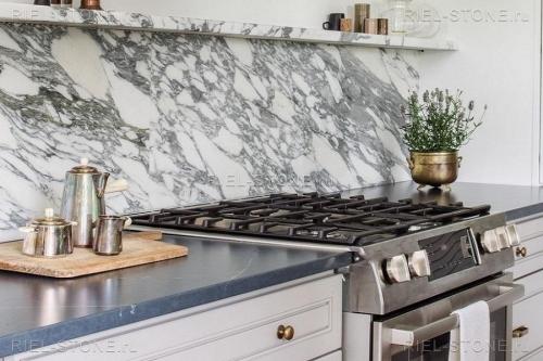 Как оформить стык между столешницей и фартуком. Как сделать аккуратный стык столешницы и фартука из плитки 09