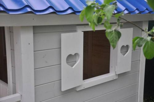 Как обеспечить безопасность домика для девочки из ОСБ. Детский домик своими руками — инструкции и схемы для изготовления домика для детской площадки + фото идеи