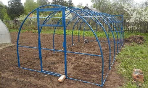 Теплица своими руками из профильной трубы. Особенности материалов