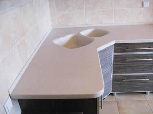 Пристеночный бортик для столешницы. Плинтус для кухонной столешницы - маскируем и защищаем