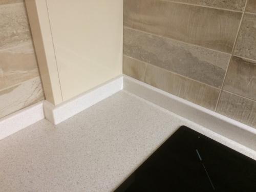 Кухонный плинтус. Плинтус для кухни — рекомендации по выбору. Установка кухонного плинтуса. 120 фото плинтусов для кухни лучшего качества!