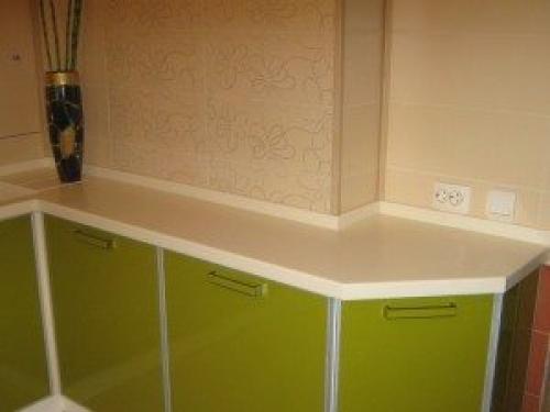 Как крепить алюминиевый плинтус на столешнице. Виды изделий