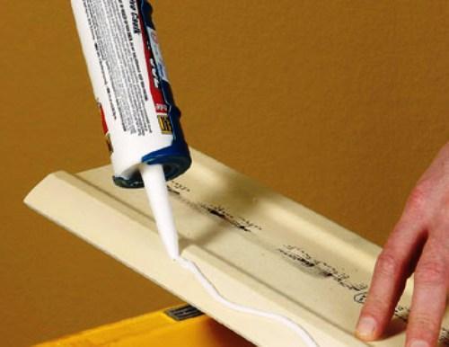 Чем приклеить плинтус к столешнице. Как крепить кухонный плинтус на клей