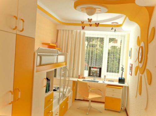 Детская комната для двух девочек. Расположение мебели