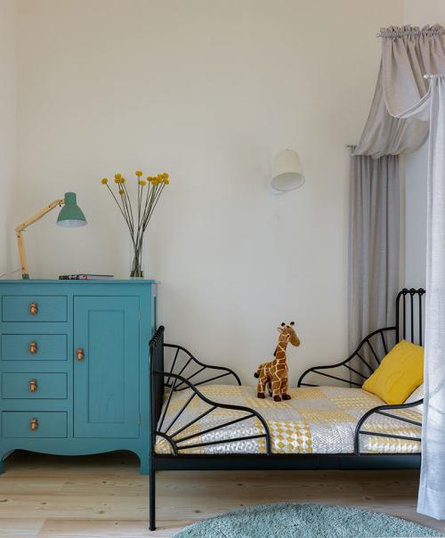 Современная детская комната в скандинавском стиле для девочки. Выбираем покрытие для стен 02