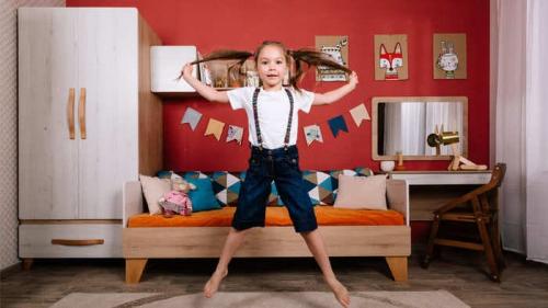 Современная детская комната в скандинавском стиле для девочки. Выбираем покрытие для стен 20