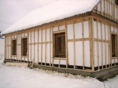 Чем можно утеплить деревянный дом снаружи: обзор материалов 04