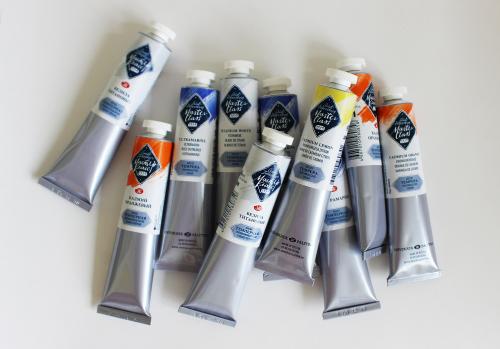 Акриловая краска для потолочного плинтуса. Виды красок