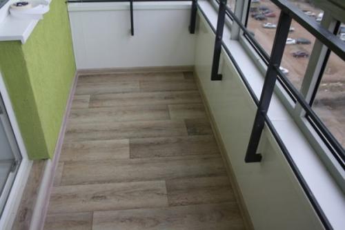 Чем застелить черновой пол на балконе. Остекленный балкон