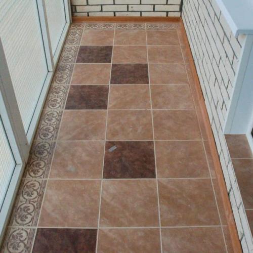 Чем застелить черновой пол на балконе. Остекленный балкон