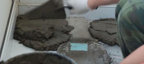 Что постелить на пол на холодном балконе. Цементная стяжка