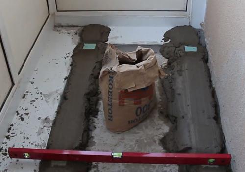 Что постелить на пол на холодном балконе. Цементная стяжка