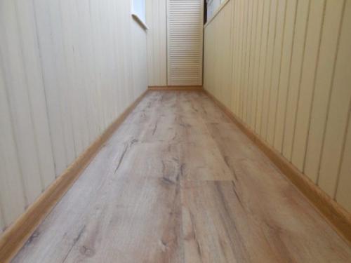 Пол на балконе своими руками: пошаговая инструкция. Из чего сделать пол на застеклённом балконе