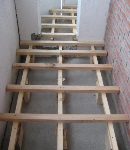 Чем застелить черновой пол на балконе. Выбор материалов