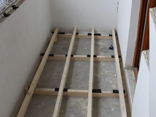 Как выровнять пол на балконе лагами. Пол балкона на лагах