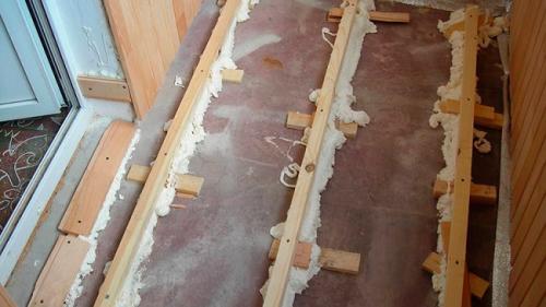 Как выровнять пол на балконе лагами. Пол балкона на лагах