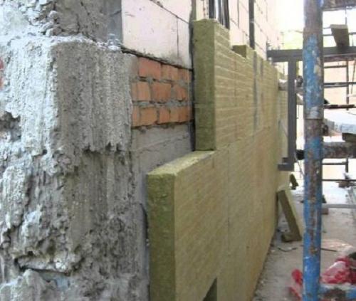 Утепление фундамента дома из бруса. Чем утеплить фундамент дома снаружи