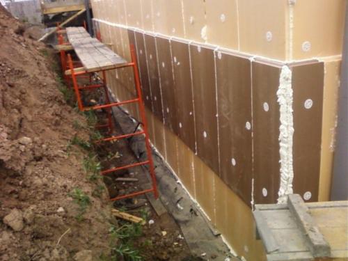 Утепление фундамента дома из бруса. Чем утеплить фундамент дома снаружи