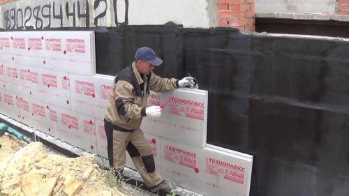 Утепление фундамента дома из бруса. Чем утеплить фундамент дома снаружи