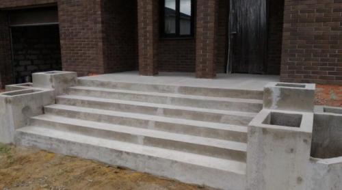 Какие советы помогут избежать ошибок при строительстве крыльца своими руками. Выбор материалов для строительства крыльца