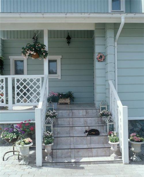 Как выбрать дизайн высокого крыльца для входа в дом: советы архитекторов 05