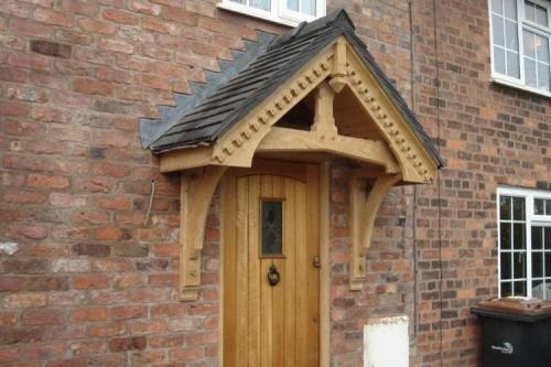 Как выбрать подходящий дизайн козырька для крыльца. Материалы для козырька