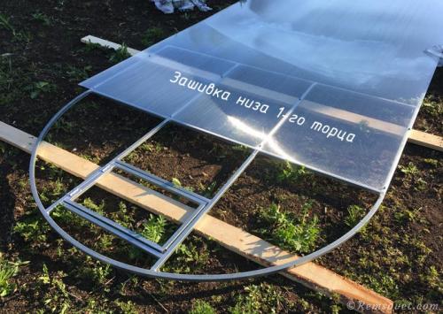 Как установить теплицу из поликарбоната своими руками. Установка арочной теплицы из поликарбоната своими руками 03 Как установить теплицу из поликарбоната своими руками. Установка арочной теплицы из поликарбоната своими руками 03