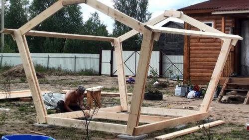 Самая дешевая беседка своими руками. Процесс изготовления беседки