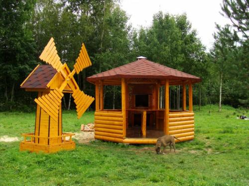 Бюджетная беседка с мангалом. Виды беседок