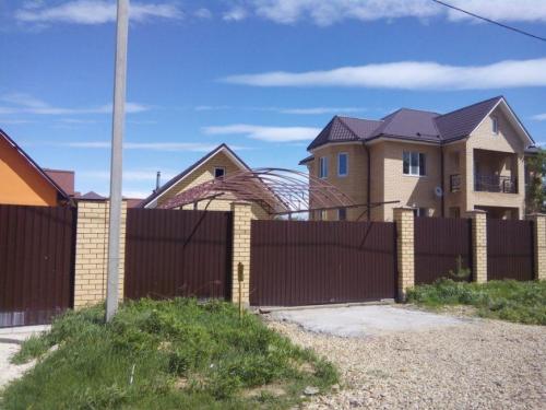 Навесы из поликарбоната. Как построить навес из поликарбоната своими руками — подробная инструкция возведения простых и сложных навесов (90 фото)