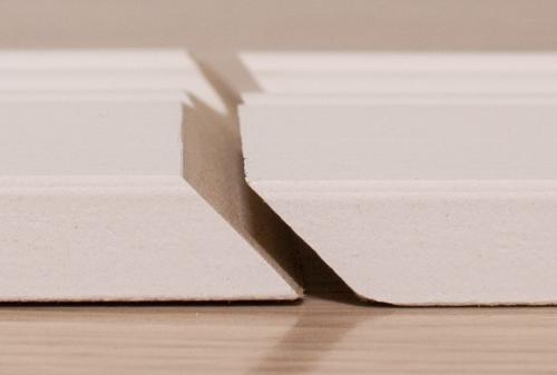 Как делается установка плинтусов на ламинат своими руками. Установка плинтуса своими руками: пластикового, деревянного, из пвх и мдф