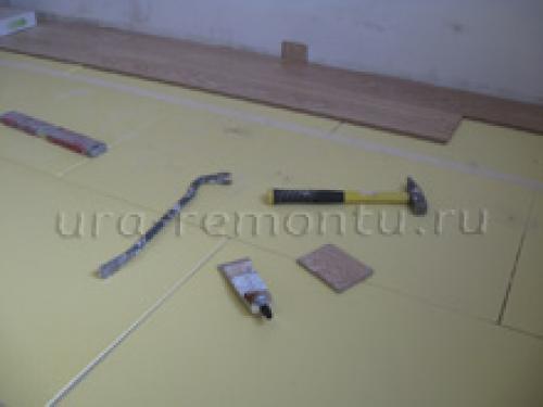 Этапы укладки плинтуса на ламинат. Основные правила крепления плинтуса 06